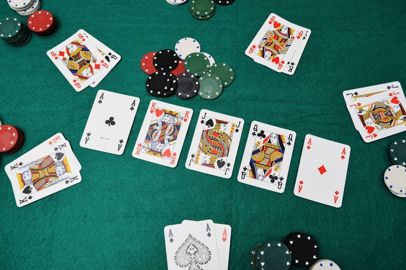 Nhóm thuật ngữ về các quân bài trong trò chơi cược poker